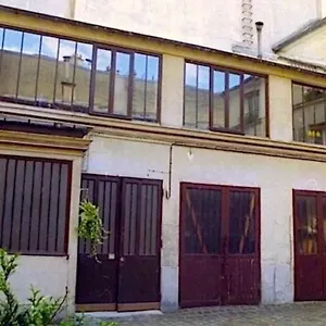 Appartement Loft Character With A View Of Court, Paris